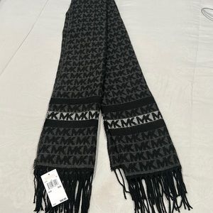 Michael Kors scarf 🖤